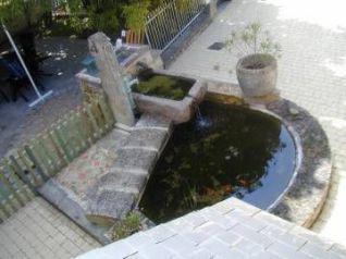 bassin en pierre qui fuit